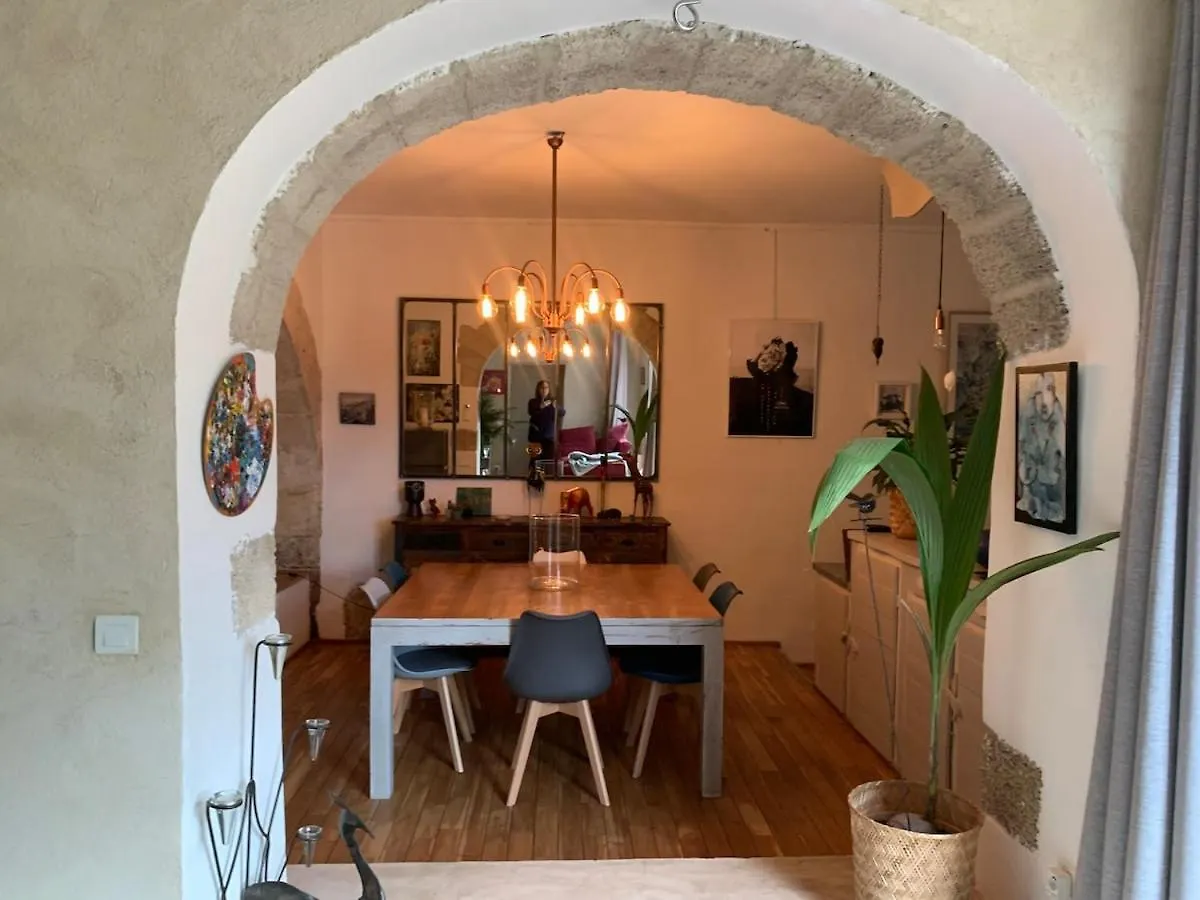Air-Conditioned Village House In Luberon Robion en Luberon Villa