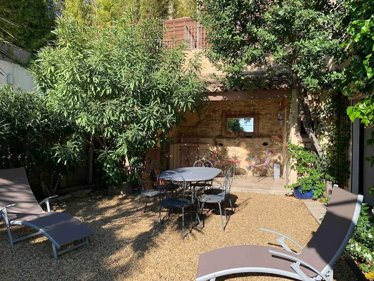 Air-Conditioned Village House In Luberon Robion en Luberon