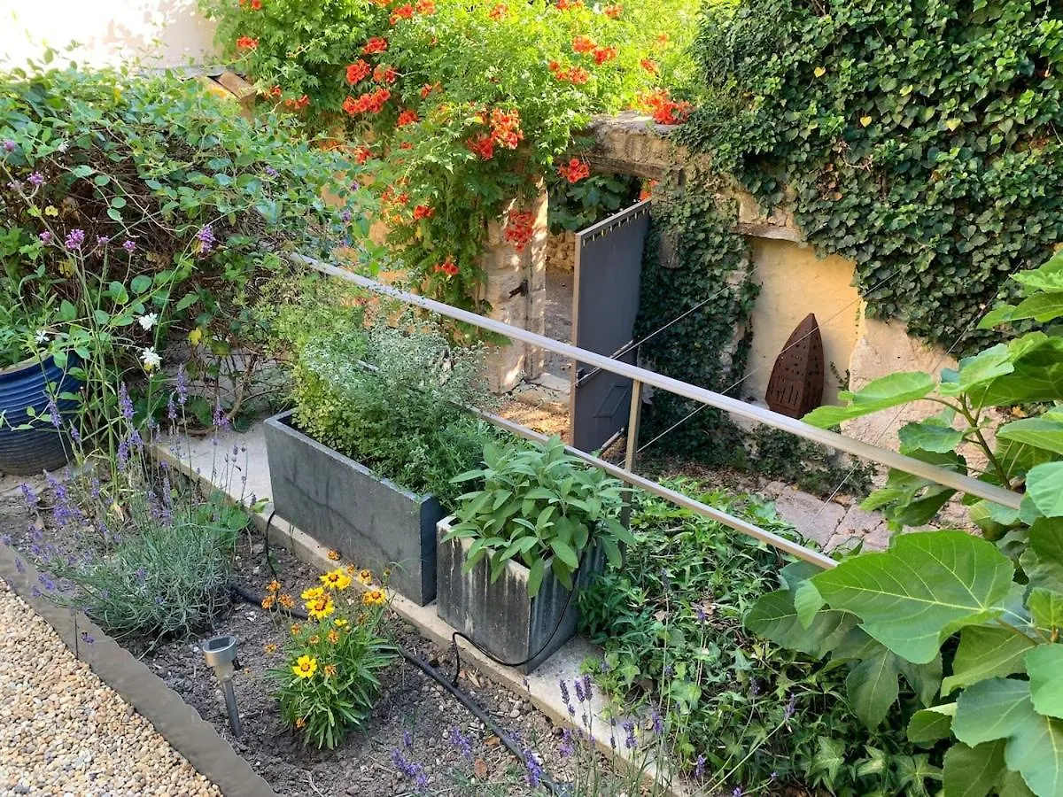 Air-Conditioned Village House In Luberon Robion en Luberon Villa