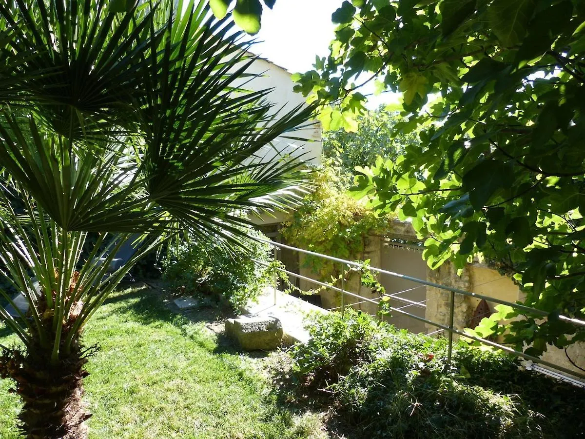 Air-Conditioned Village House In Luberon Robion en Luberon France