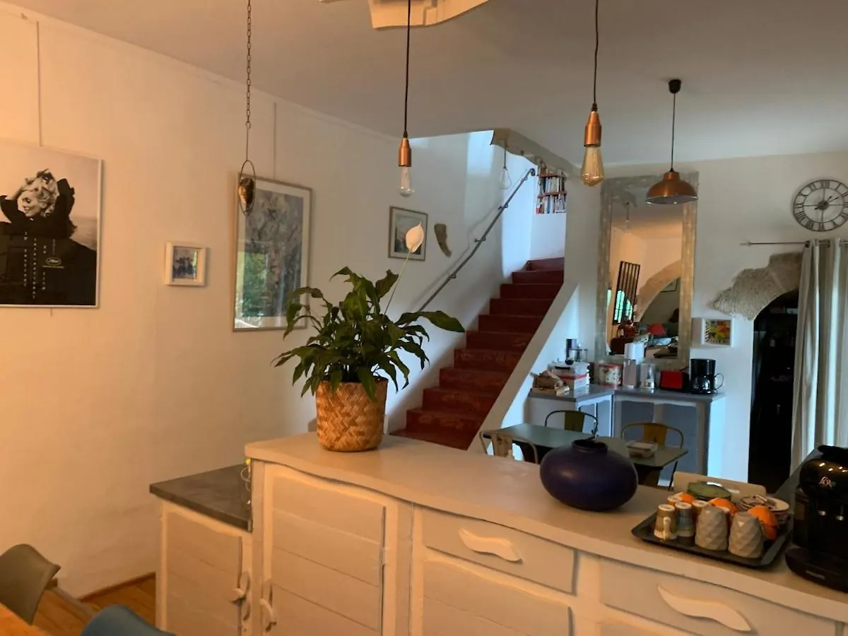 Villa Air-Conditioned Village House In Luberon Robion en Luberon