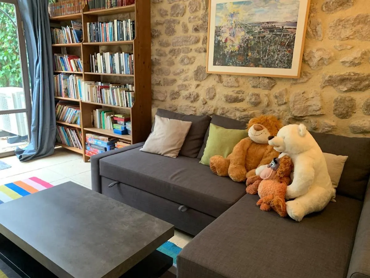 Air-Conditioned Village House In Luberon Robion en Luberon France